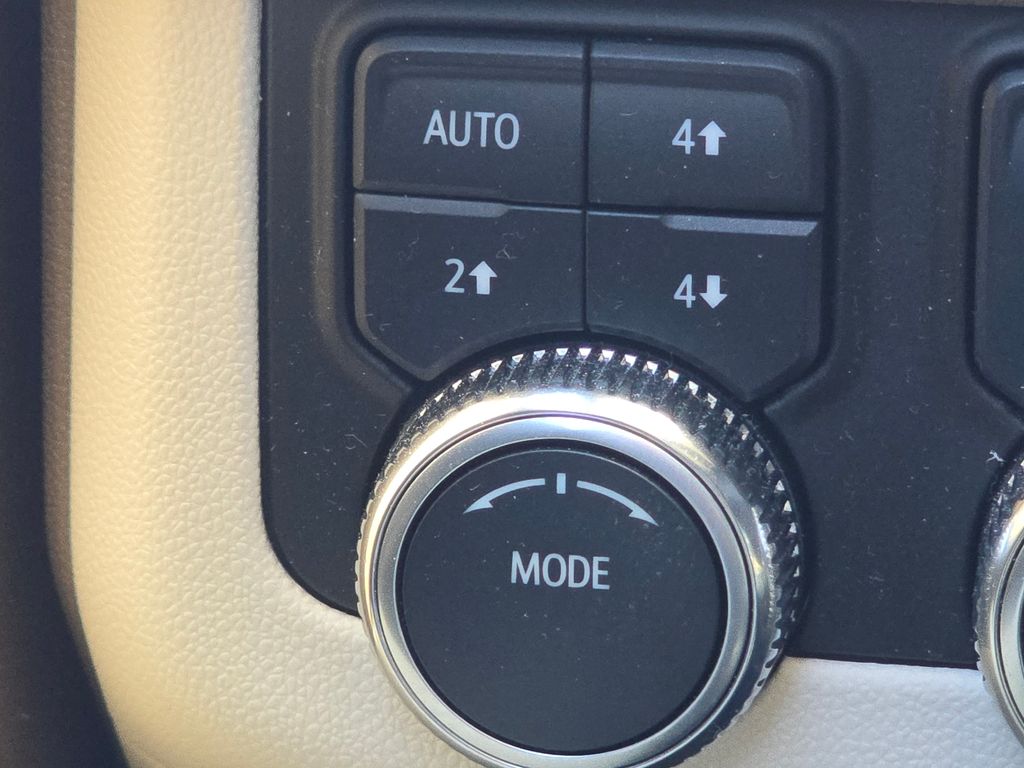 Used 2022 White GMC Denali image 36