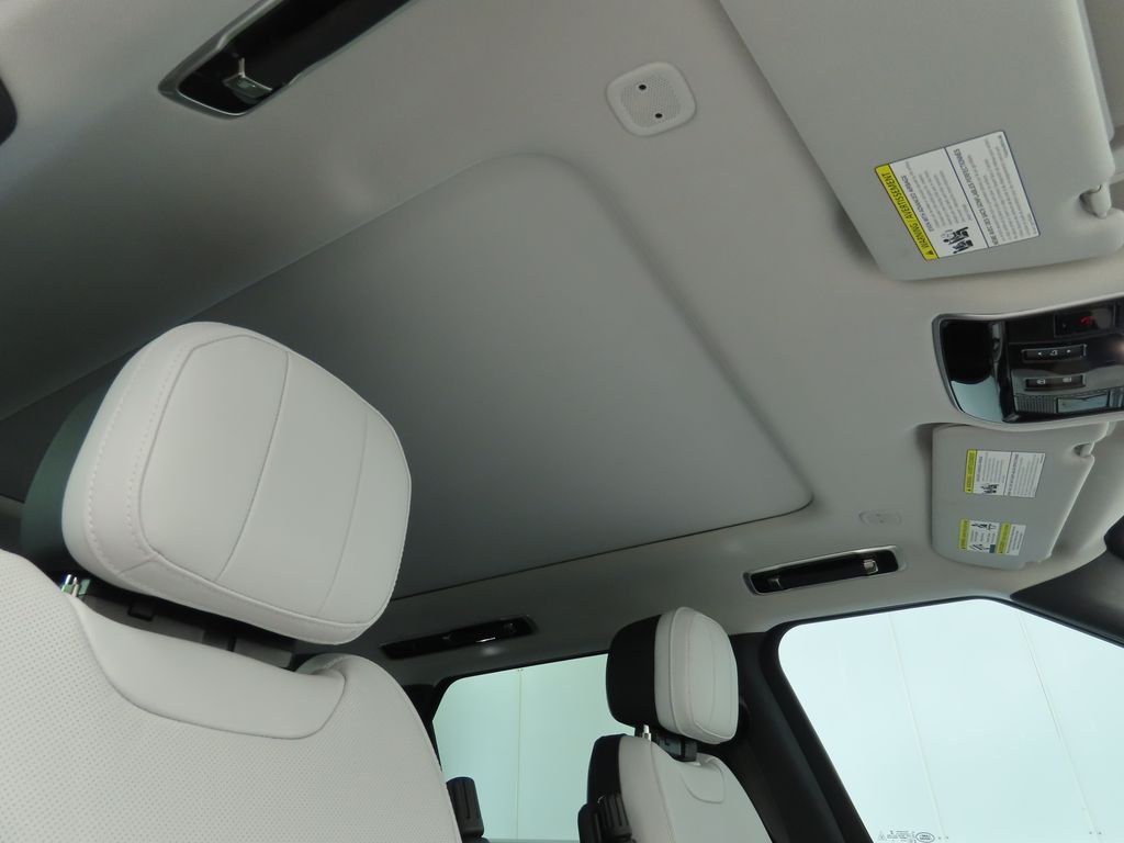 Thumbnail: 2023 Land Rover Range Rover Sport - 17