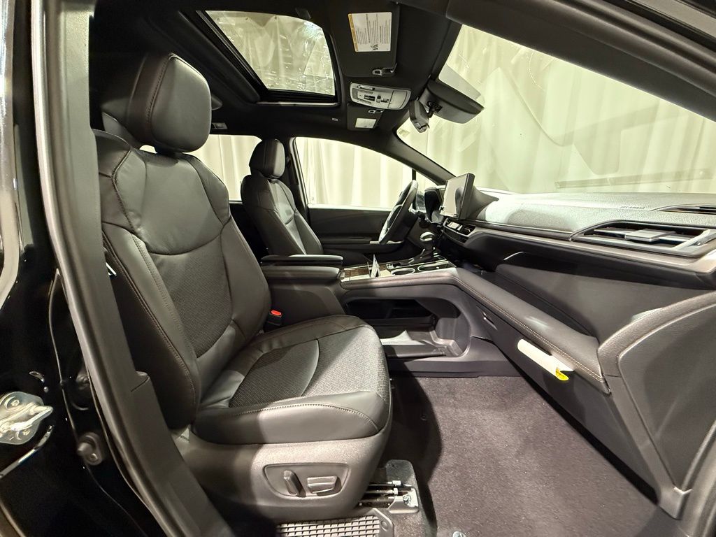 Thumbnail: 2025 Toyota Sienna - 25