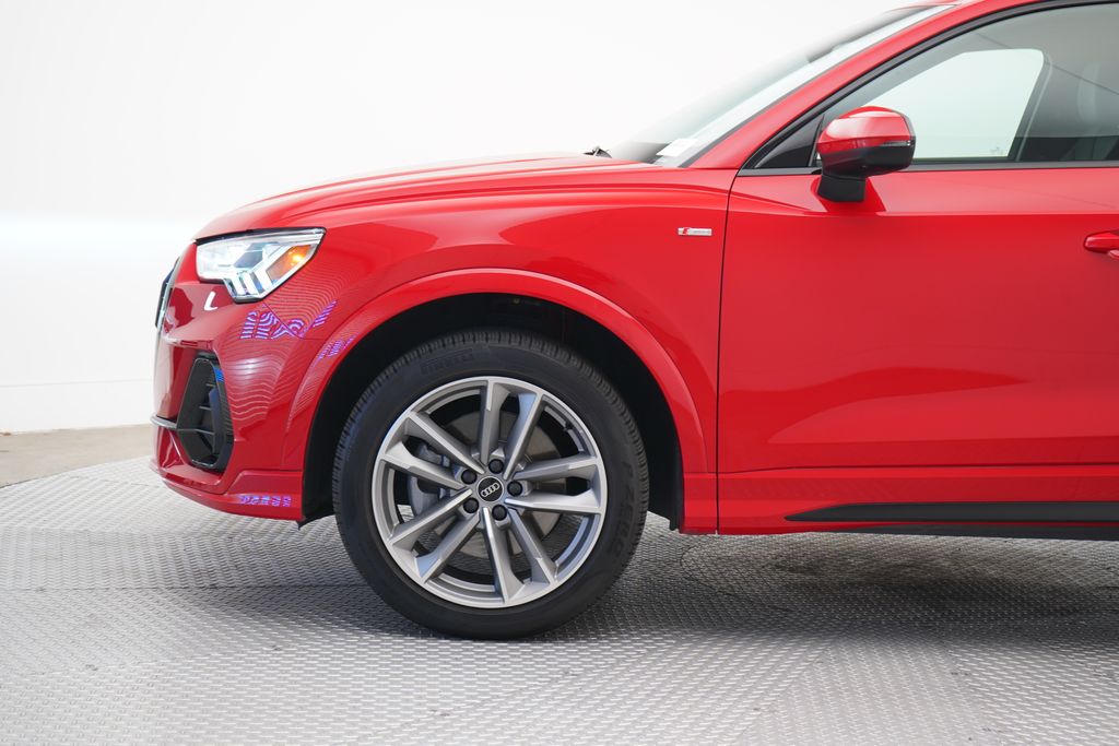 Thumbnail: 2023 Audi Q3 - 2