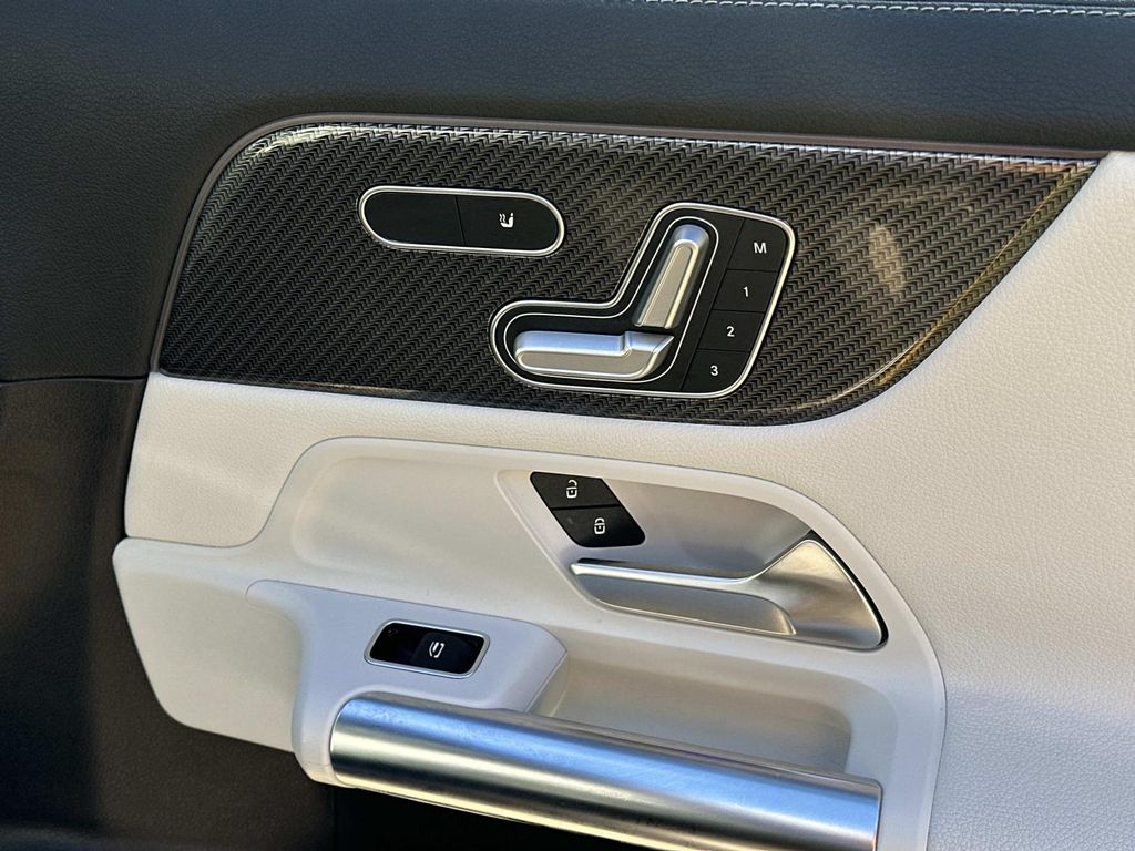 Thumbnail: 2021 Mercedes-Benz GLA - 20