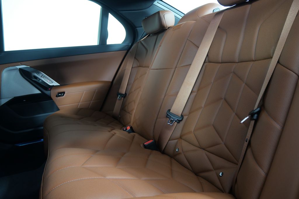 Thumbnail: 2025 BMW 7 Series - 14