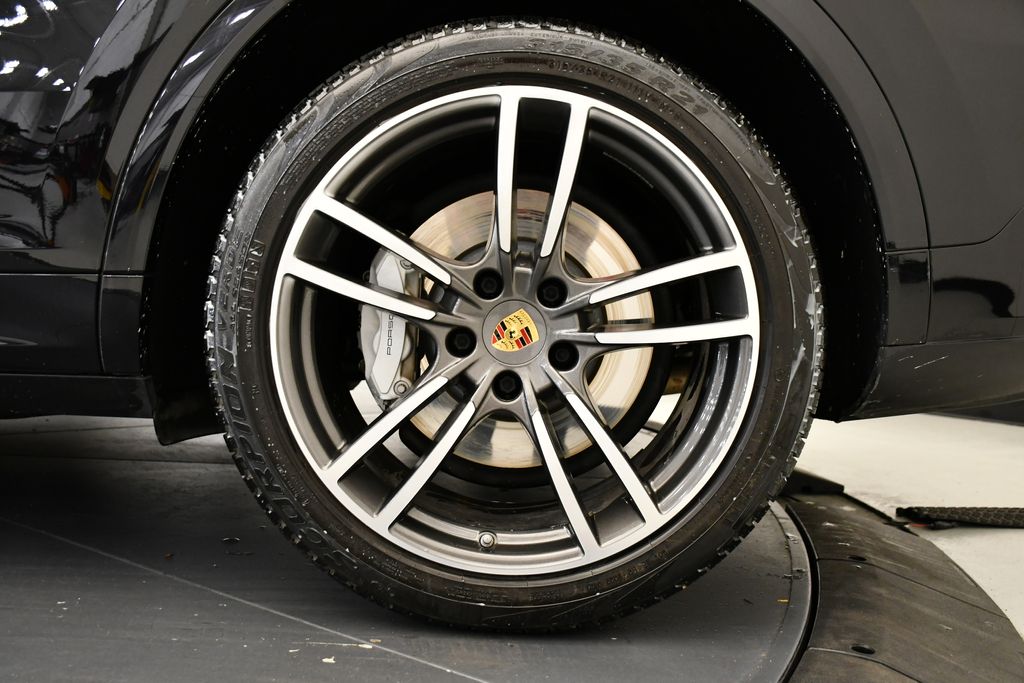 Thumbnail: 2020 Porsche Cayenne - 17