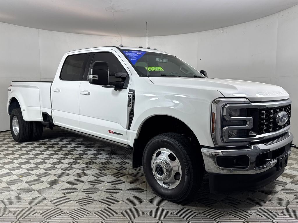 2025 Ford F-350 Super Duty Lariat's photo