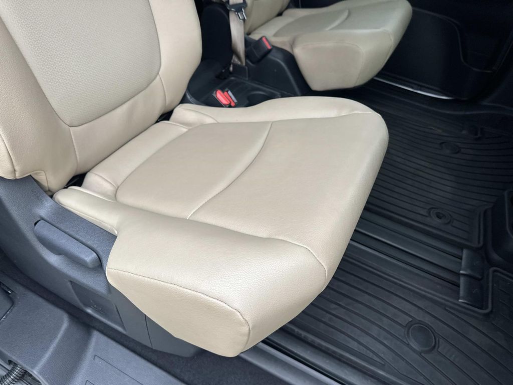 Thumbnail: 2024 Toyota Sienna - 25