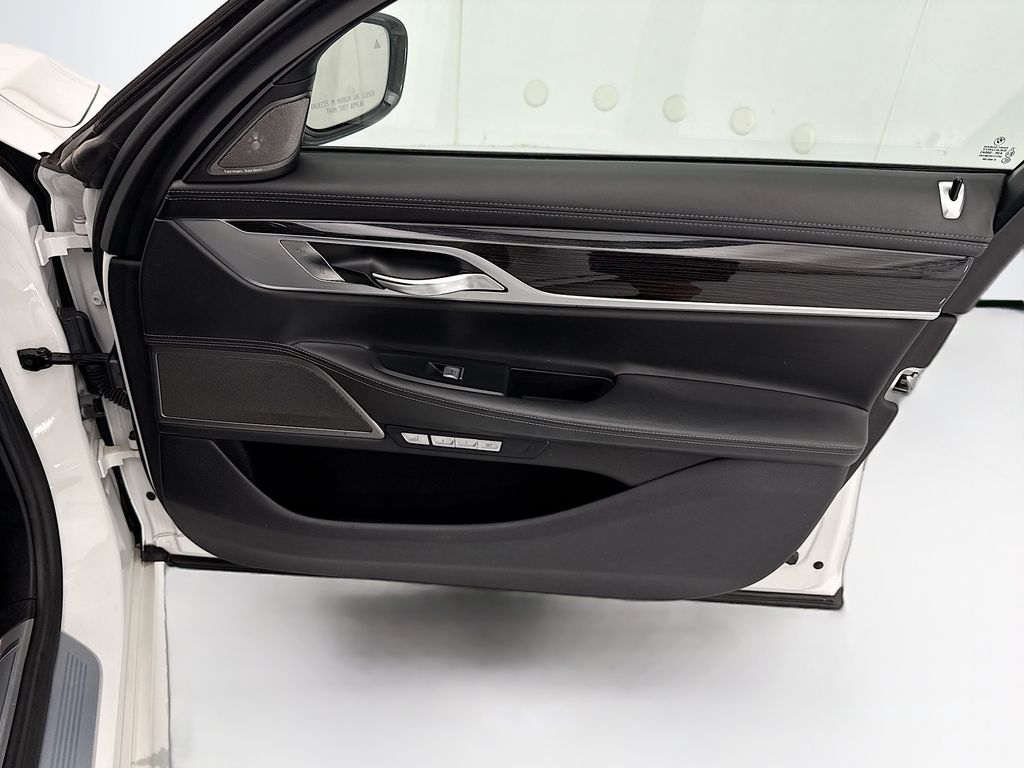 Thumbnail: 2018 BMW 7 Series - 24