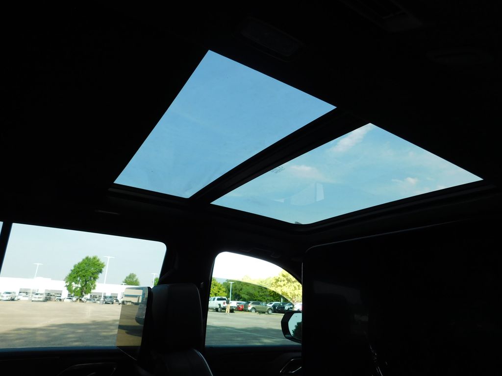 Thumbnail: 2023 Chevrolet Tahoe - 4