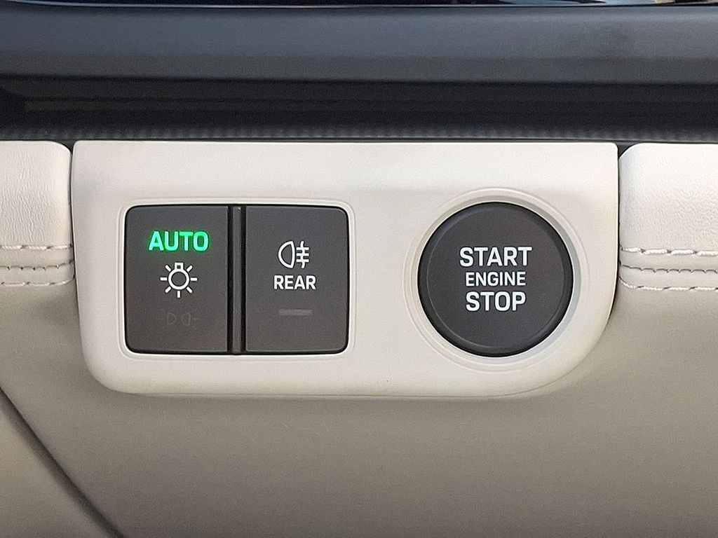 Thumbnail: 2025 Porsche Panamera - 25