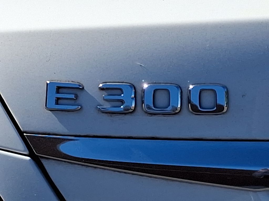 2019 Mercedes-Benz E-Class E 300 32