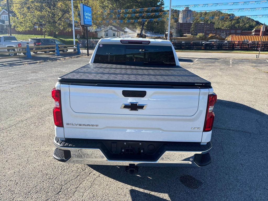 View vehicle photo 5