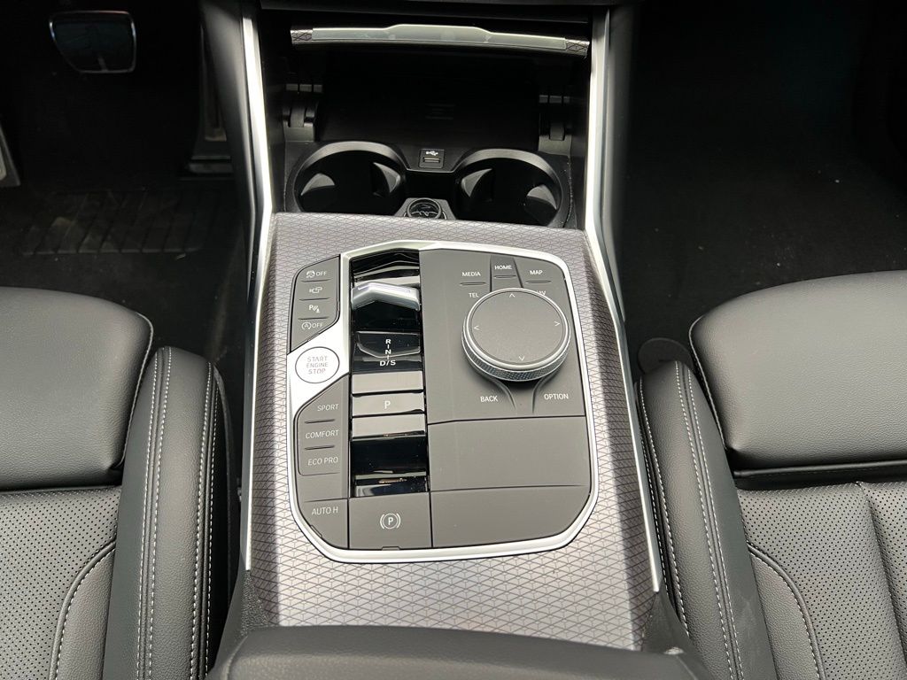 Thumbnail: 2025 BMW 3 Series - 12