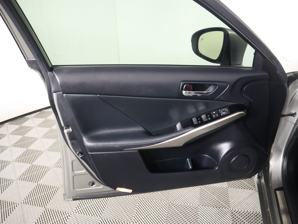 Thumbnail: 2016 Lexus IS - 25