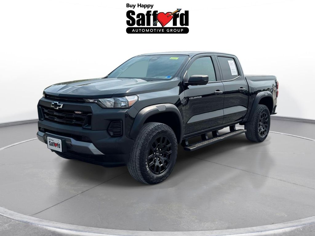 Black 2024 Chevrolet Colorado Pickup Truck Four-Wheel Drive 8-Speed Automatic