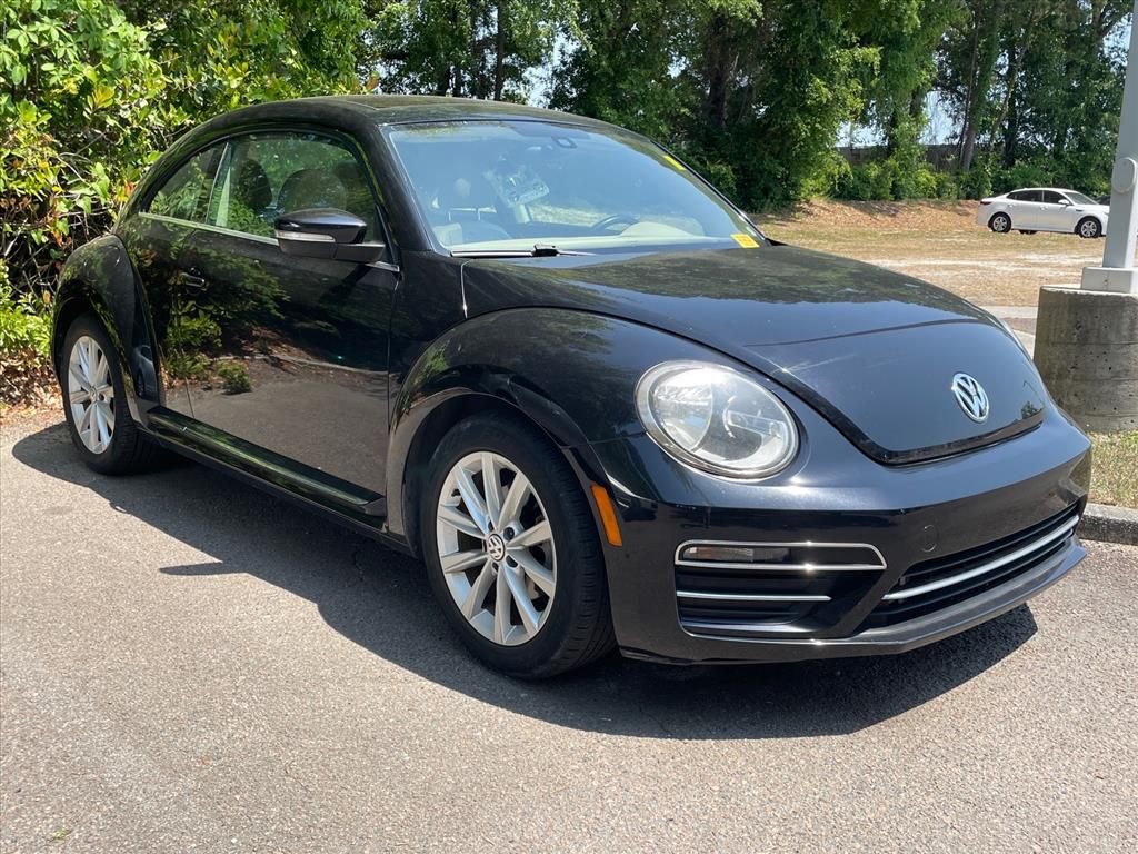 Black 2018 Volkswagen Beetle 2.0T SE Hatchback FWD Hatchback Front-Wheel Drive 6-Speed Automatic