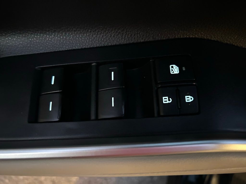 Thumbnail: 2023 Toyota Highlander - 18