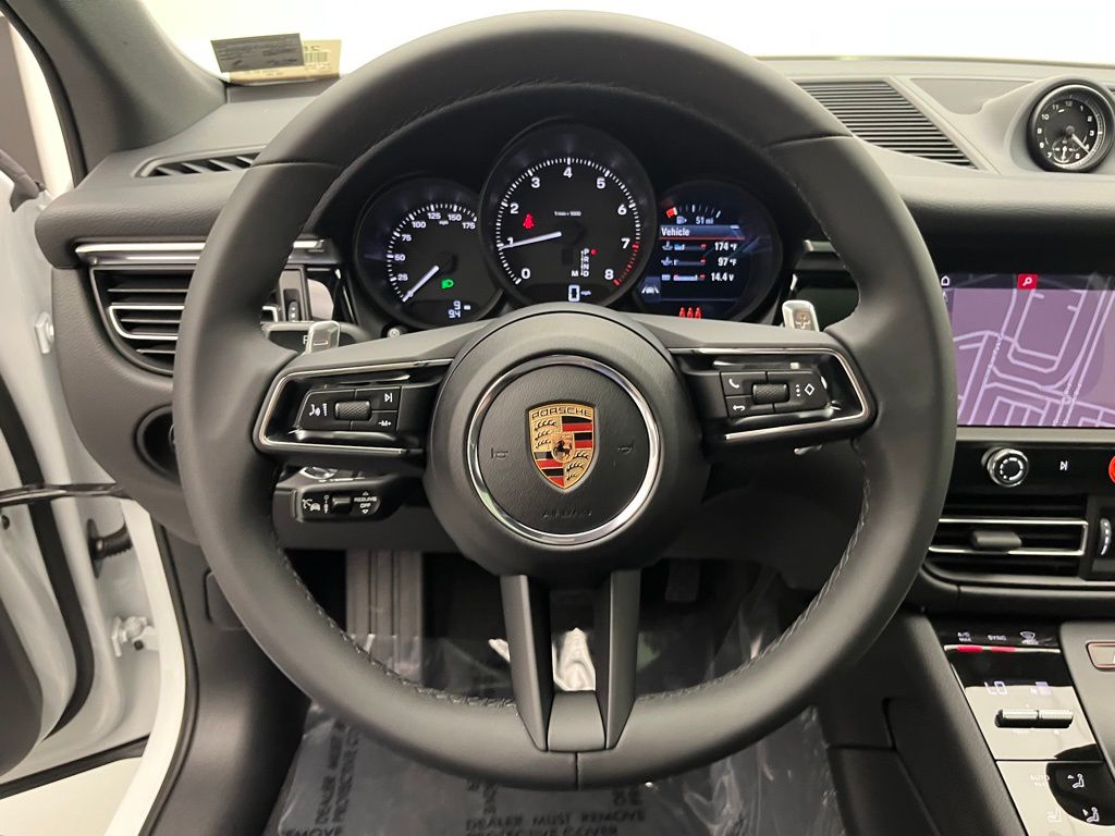 Thumbnail: 2025 Porsche Macan - 12