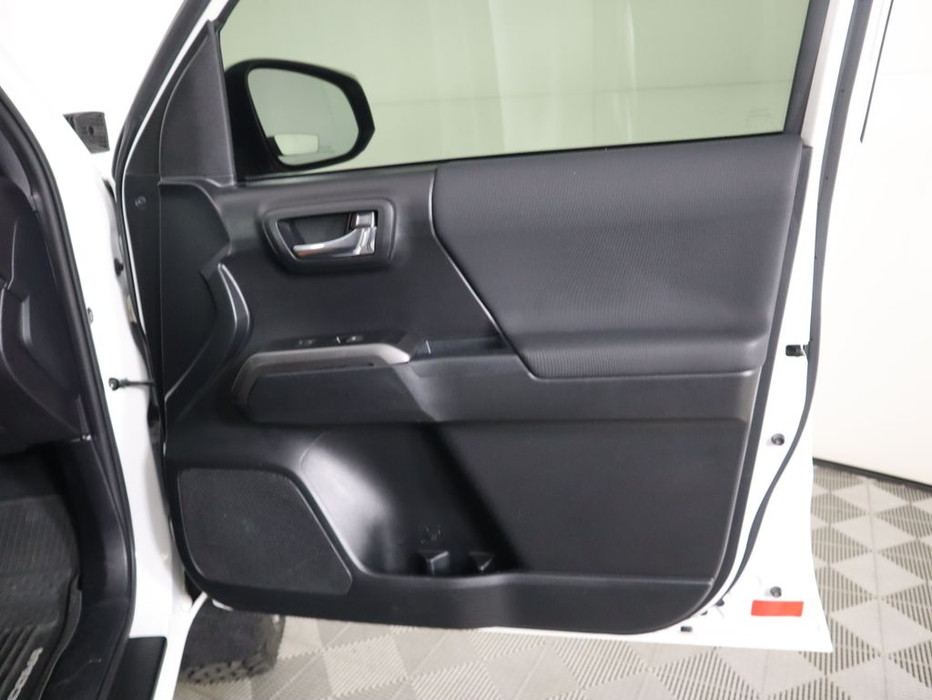 Thumbnail: 2019 Toyota Tacoma - 26