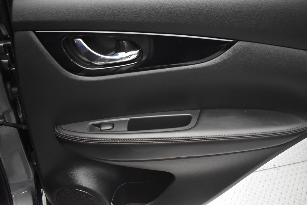 Thumbnail: 2021 Nissan Rogue Sport - 31