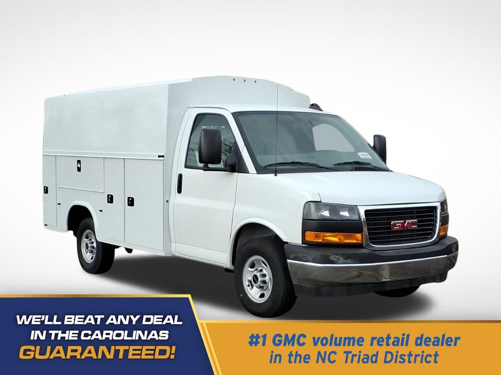 Summit White 2025 GMC Savana Chassis Van Rear-Wheel Drive 8-Speed Automatic