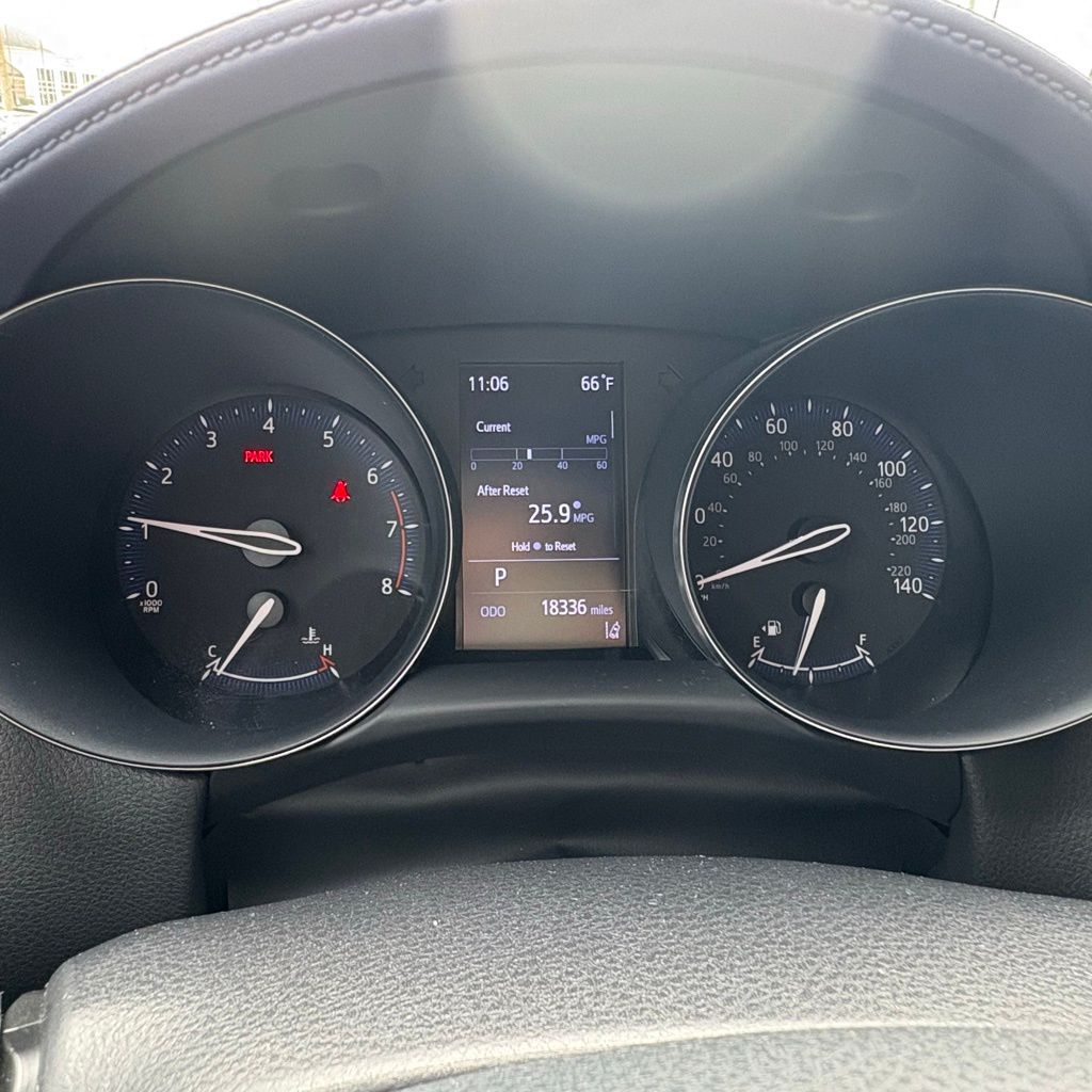 Used 2020 White Toyota XLE image 11