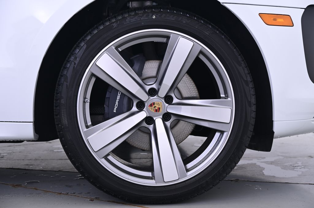 Thumbnail: 2025 Porsche Macan - 18