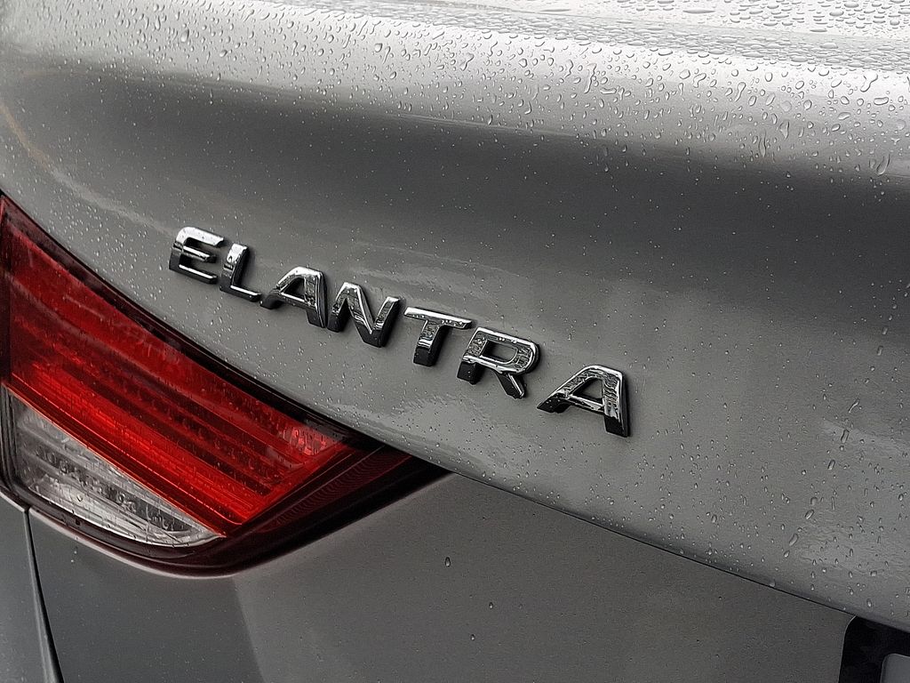 Thumbnail: 2013 Hyundai Elantra - 27