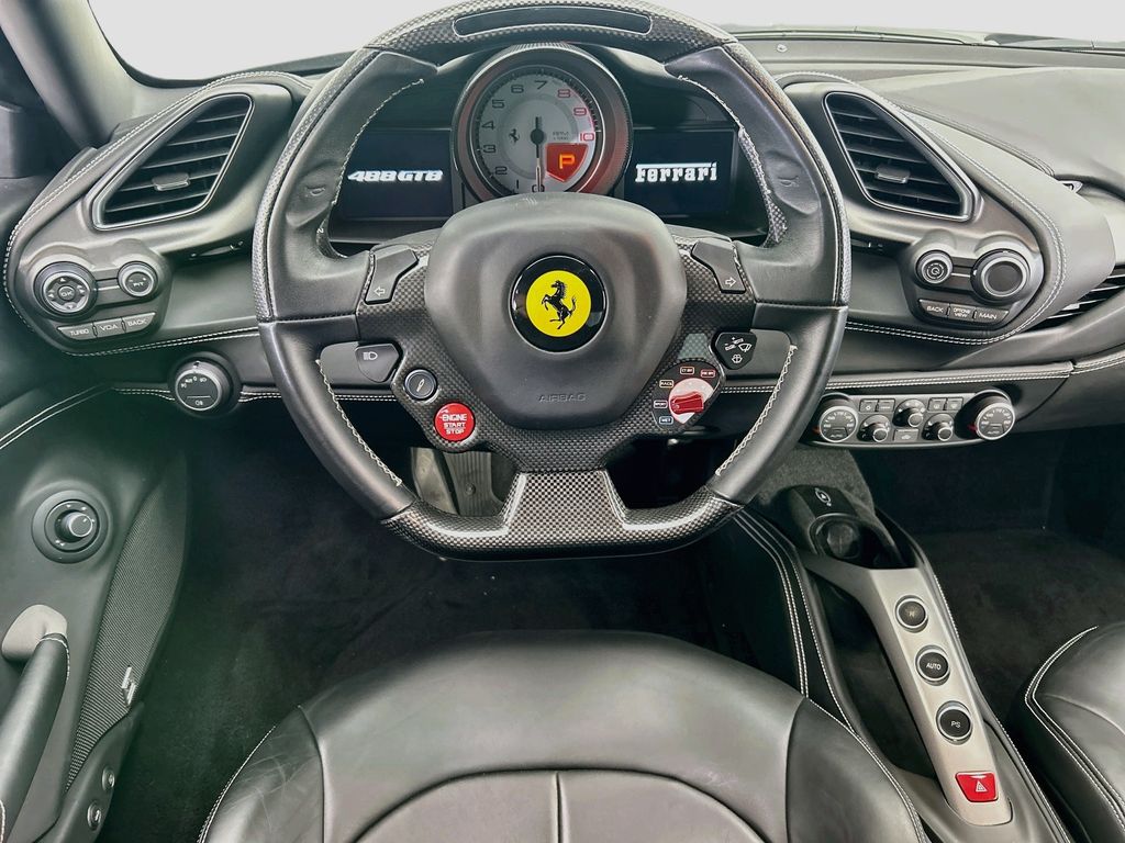 Used 2018 Bianco Avus Ferrari  image 10
