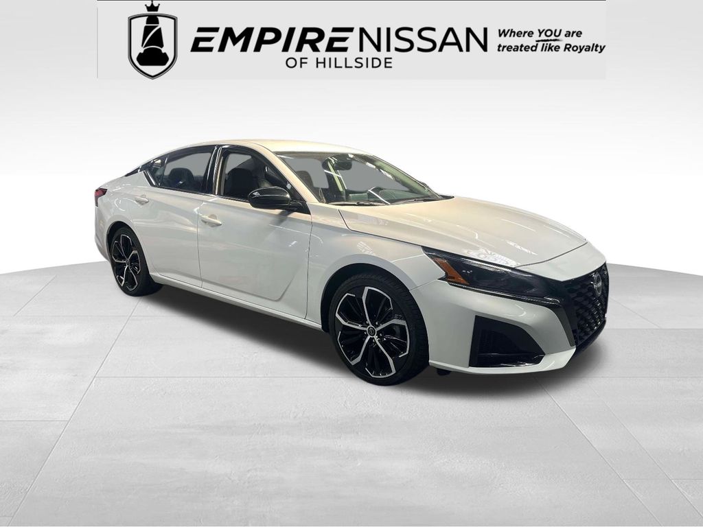 Glacier White 2024 Nissan Altima Sedan Front-Wheel Drive Continuously Variable Transmission