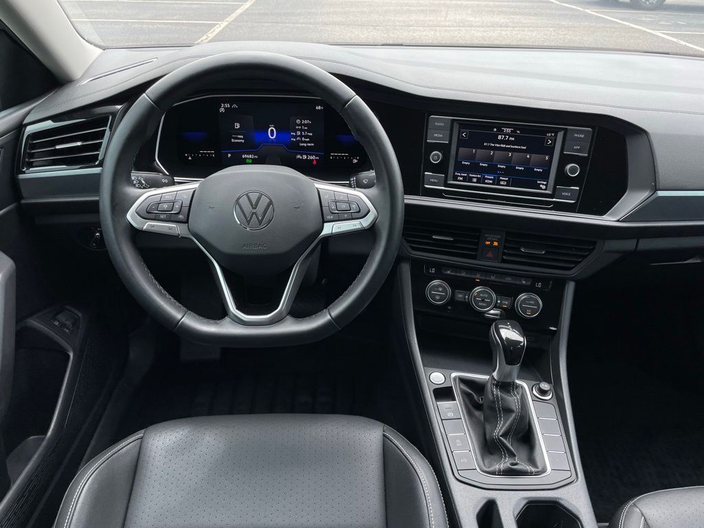 Thumbnail: 2022 Volkswagen Jetta - 11