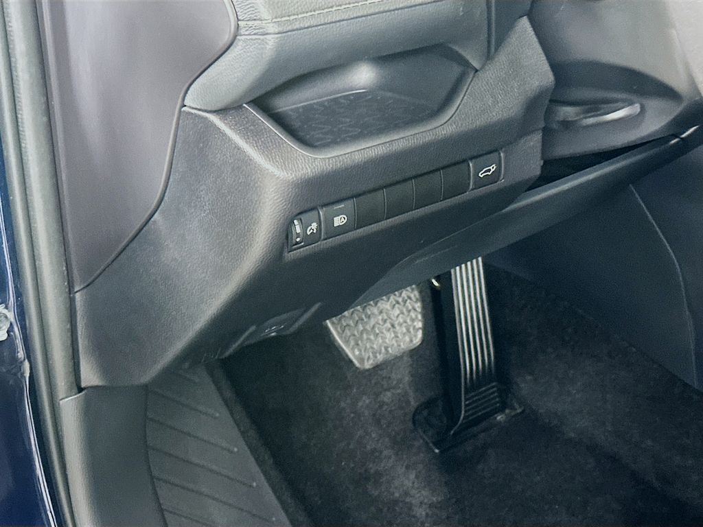 Thumbnail: 2025 Toyota RAV4 - 10
