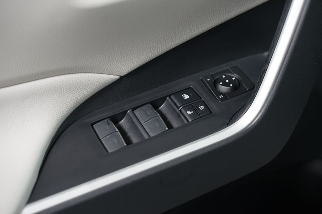 Thumbnail: 2025 Toyota RAV4 - 31