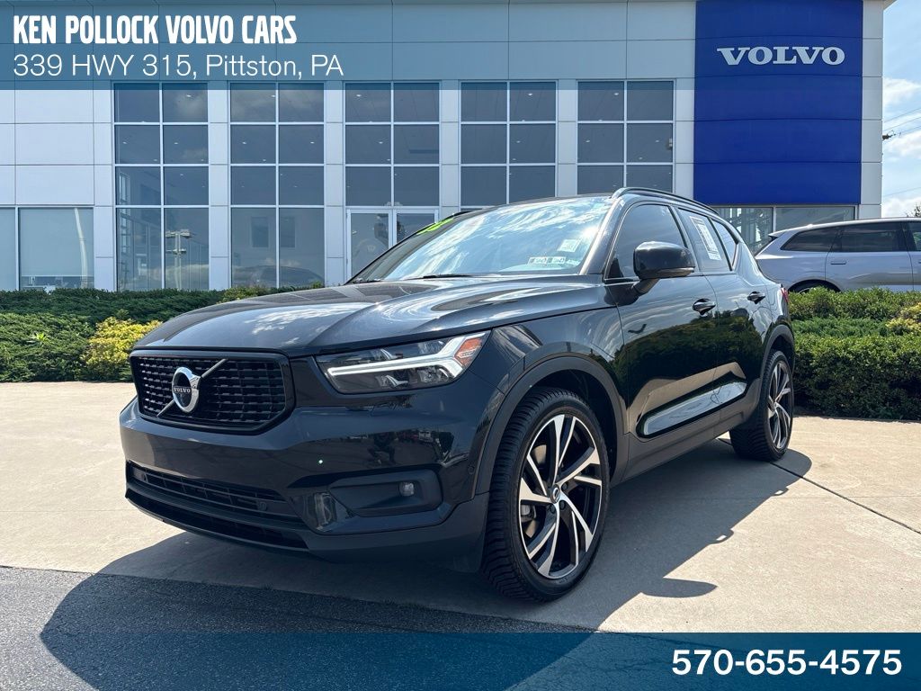  2022 Volvo XC40 T5 R-Design AWD   