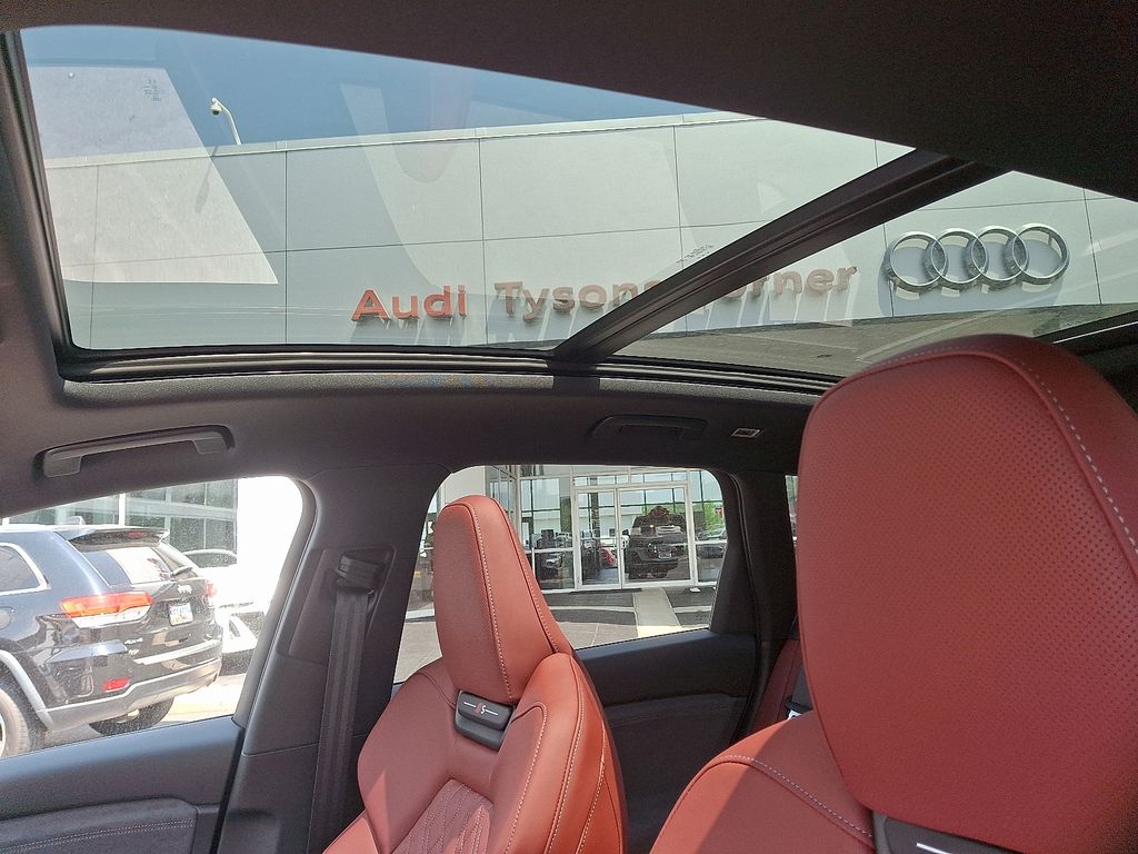 2025 Audi e-tron Premium 11