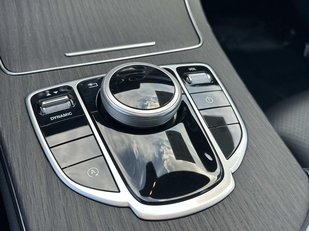 Thumbnail: 2020 Mercedes-Benz C-Class - 25
