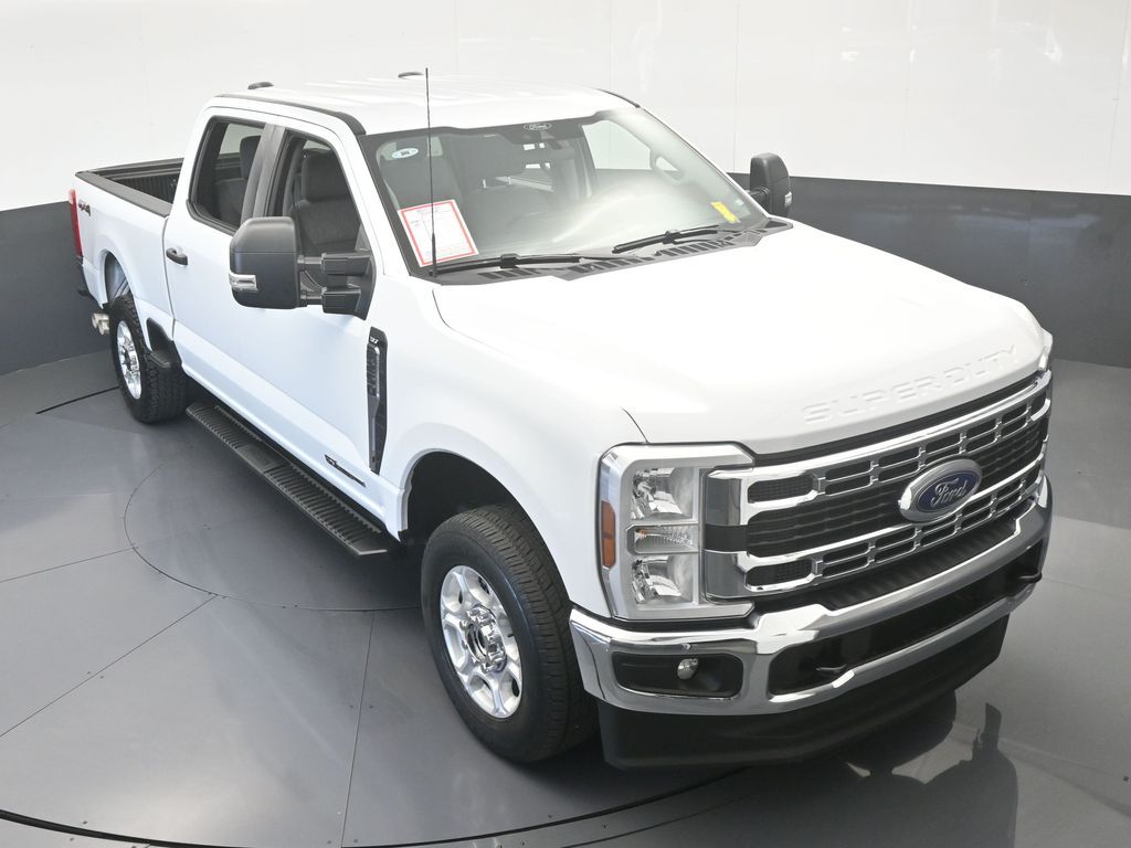 Used 2025 Oxford White Ford XLT image 58