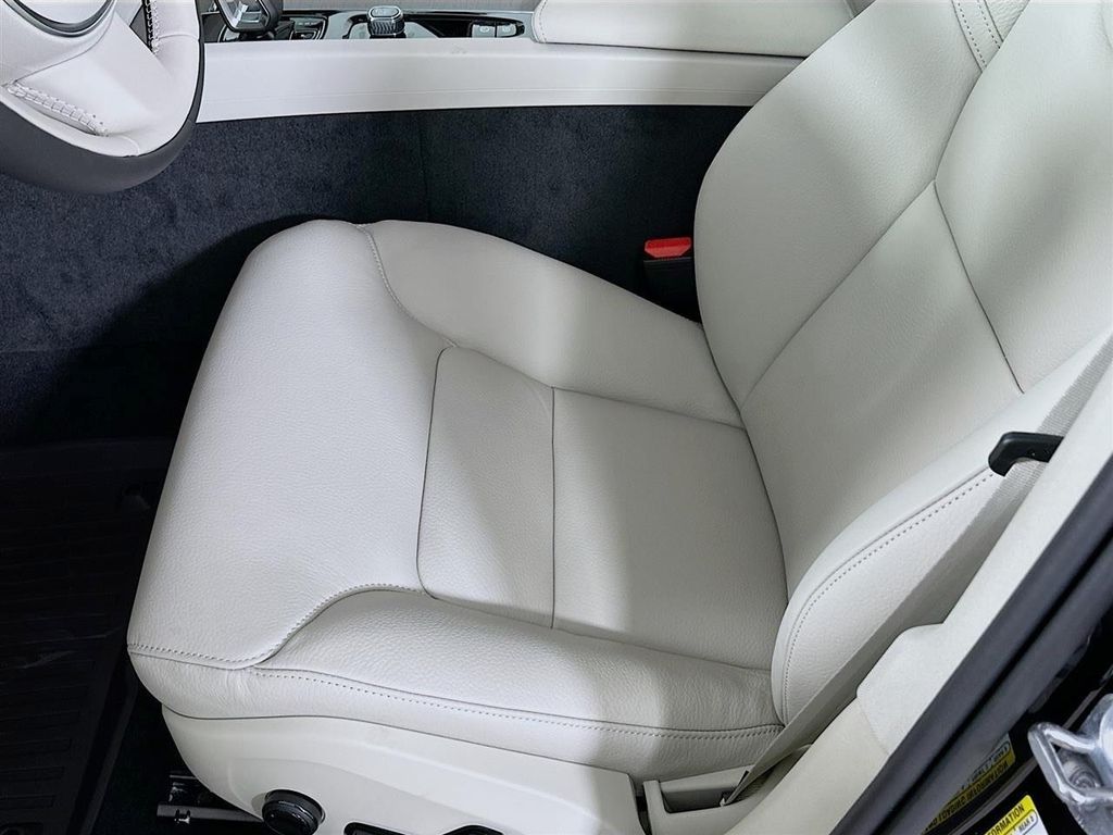 2024 Volvo S60 Plus - Photo 9