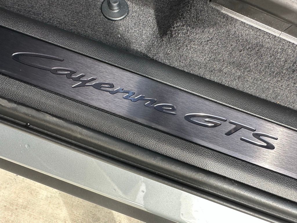 2025 Porsche Cayenne GTS 16