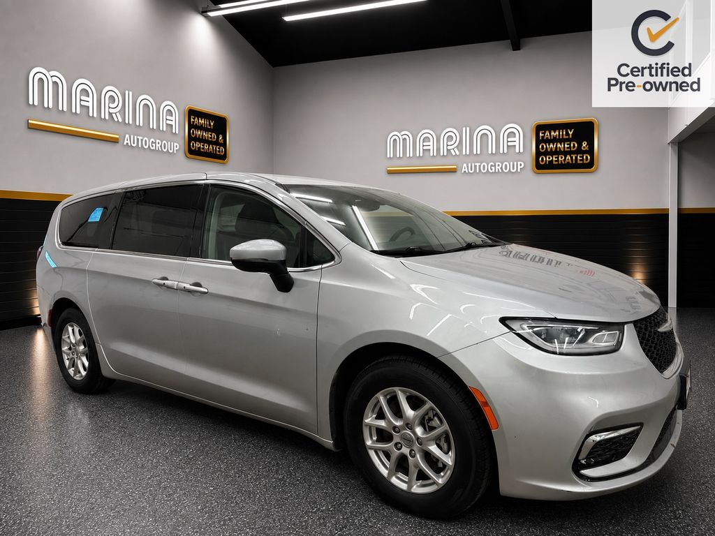 Silver Mist Clearcoat 2023 Chrysler Pacifica Minivan Front-Wheel Drive 9-Speed Automatic