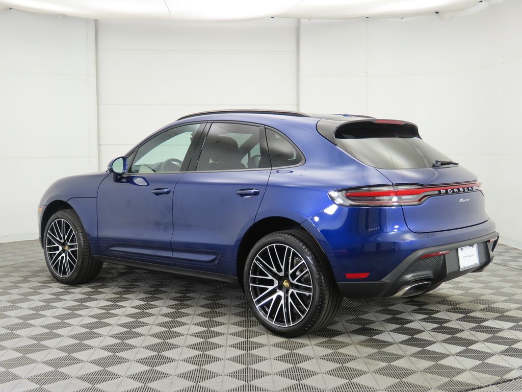 Thumbnail: 2025 Porsche Macan - 3