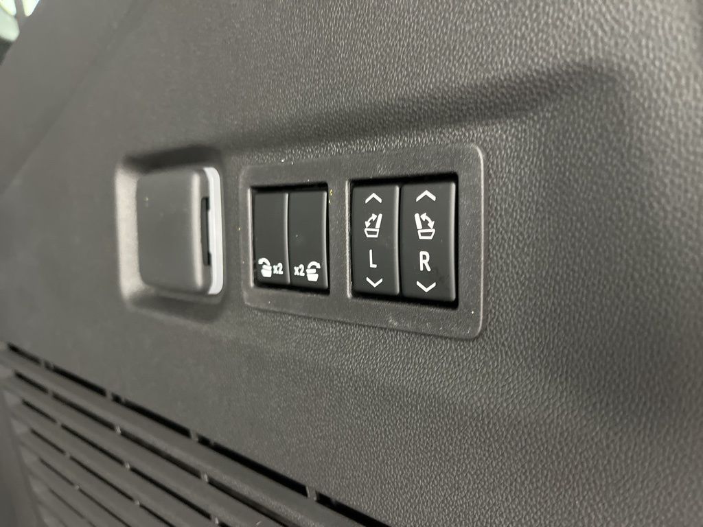 Thumbnail: 2026 Chevrolet Suburban - 22