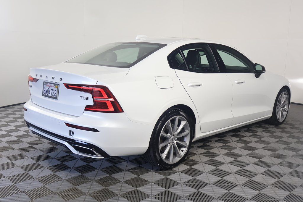 2021 Volvo S60 T5 Momentum 4