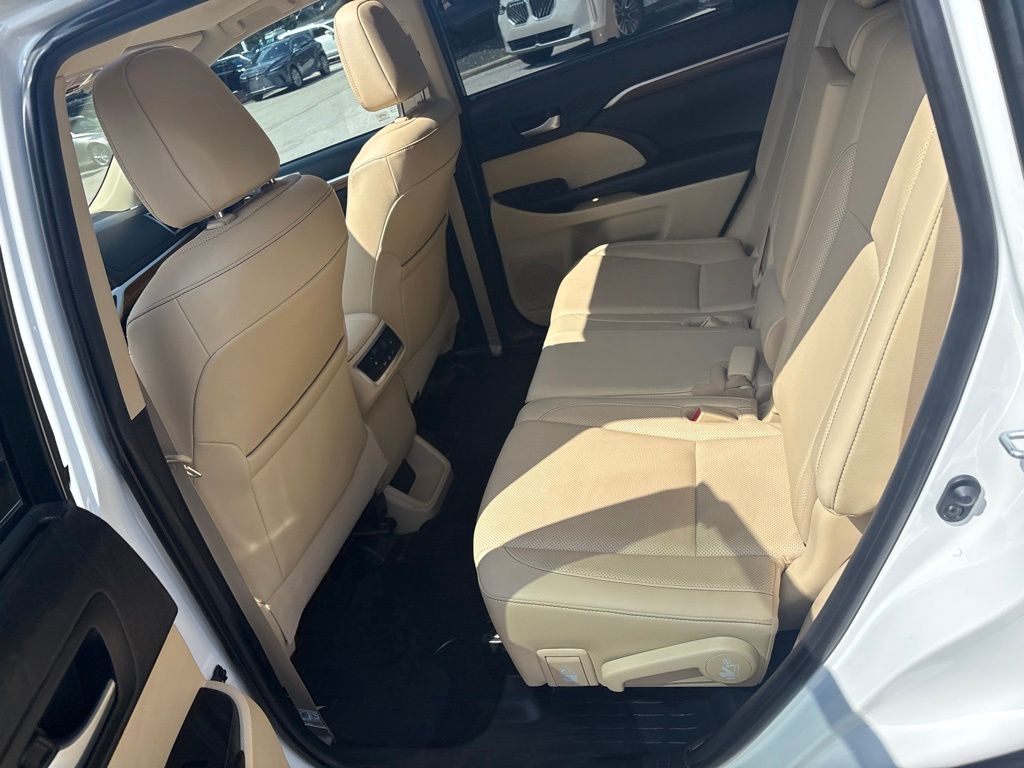 Thumbnail: 2019 Toyota Highlander - 20