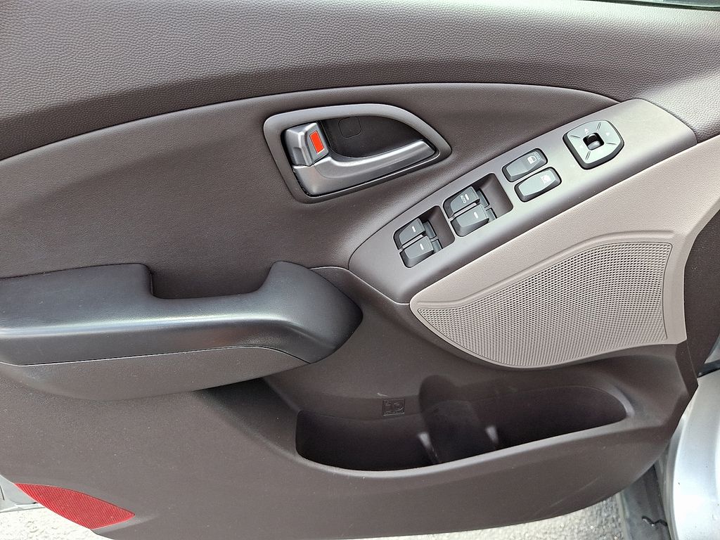 Thumbnail: 2014 Hyundai Tucson - 14