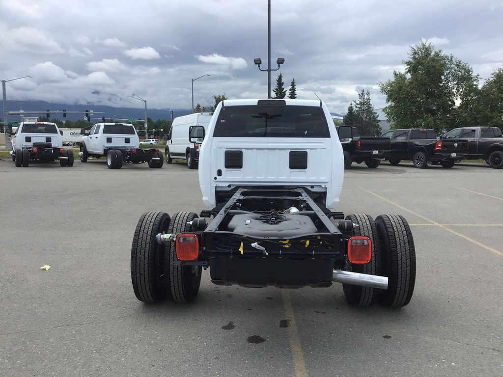 2025 RAM 3500 Chassis Tradesman - Photo 11