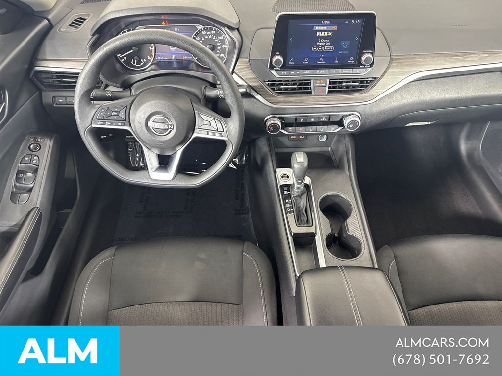 Used 2025 White Nissan 2.5 SV image 26