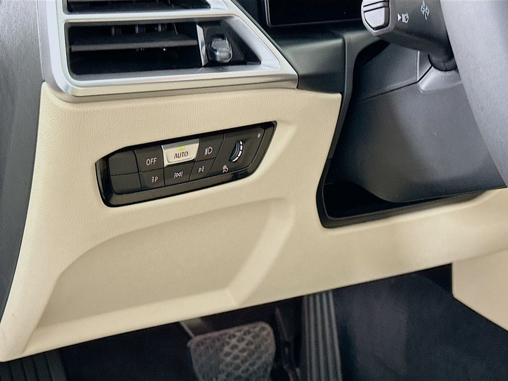 Thumbnail: 2025 BMW 3 Series - 10