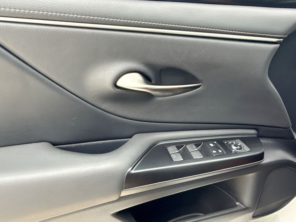 Thumbnail: 2020 Lexus ES - 29