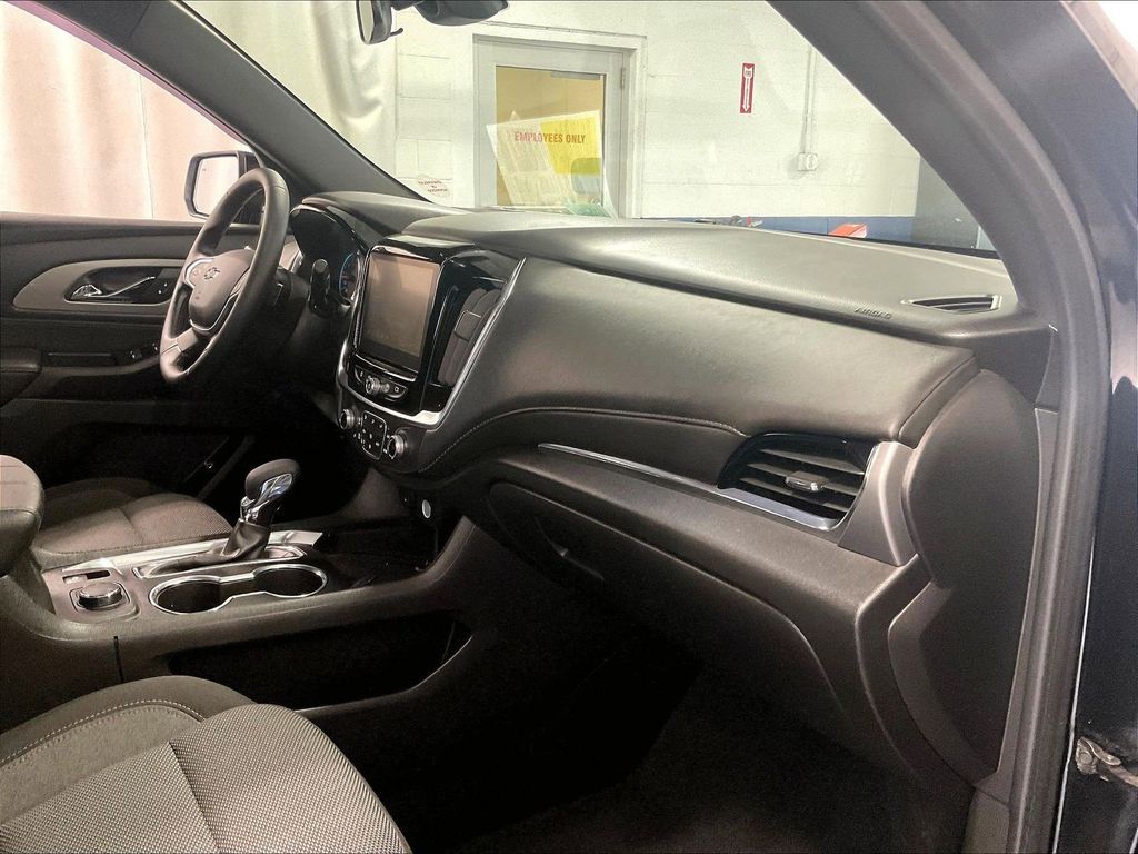 2023 Chevrolet Traverse — photo 14