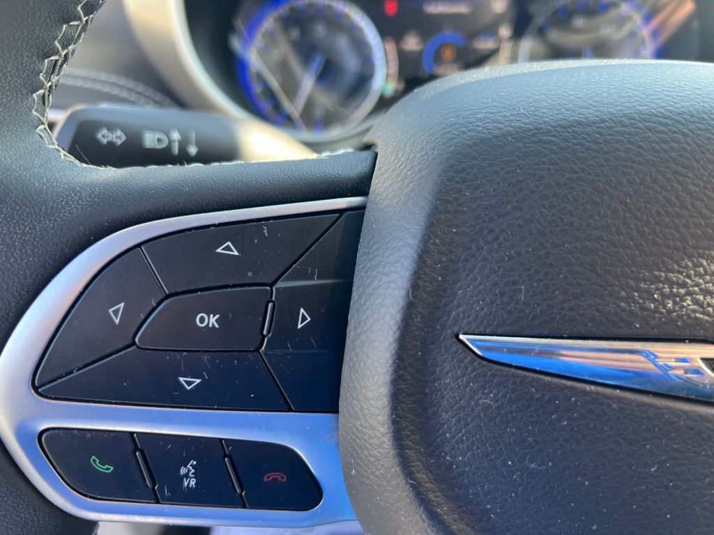 Used 2023 Chrysler Pacifica Van