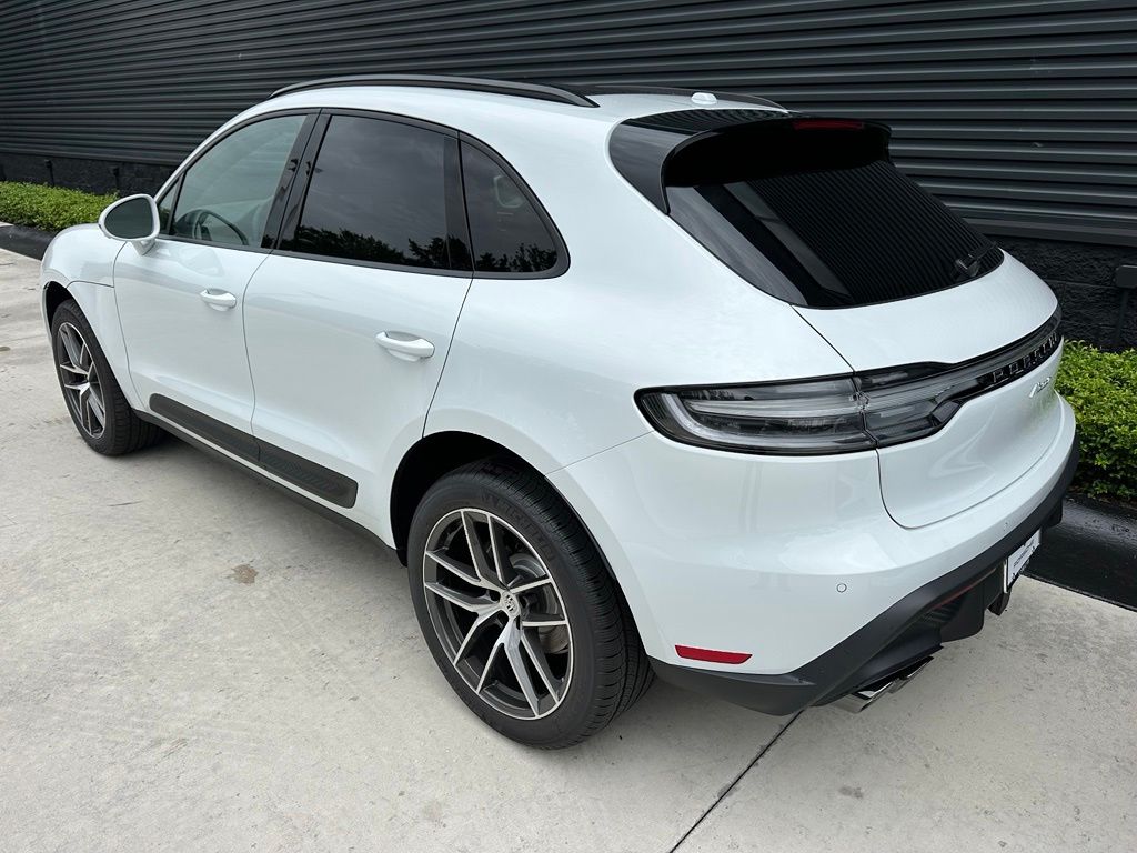 Thumbnail: 2026 Porsche Macan - 3